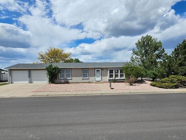 Primary Photo - Charming 2bed 2bath home