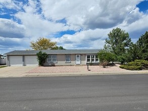 Building Photo - Charming 2bed 2bath home