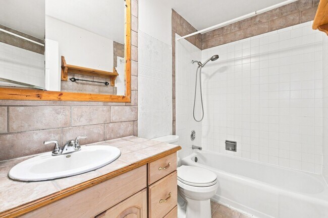Building Photo - Large bi-level home in Littleton with 1-car garage!