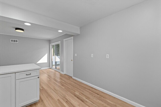 Building Photo - 303 Danworth Ct