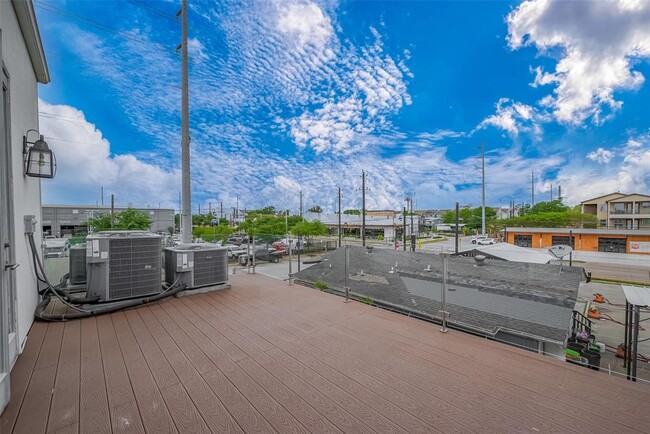 Building Photo - 1305 Laird St