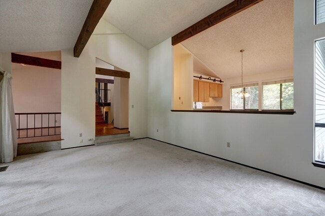 Building Photo - Spacious 4BR 2.75BA Tri-level home in quie...