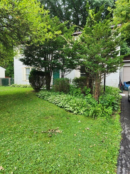 Building Photo - 27 Hanover Dr