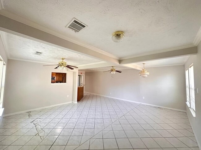 Building Photo - 219 Kings Ct
