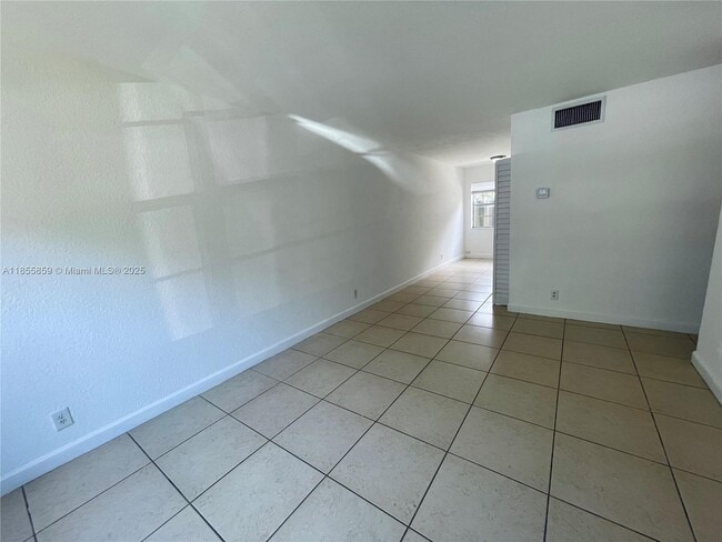 Building Photo - 825 NW 46th Ave