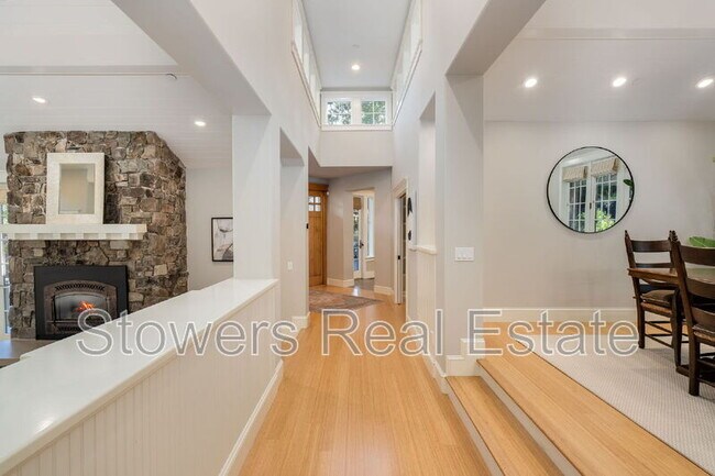 Building Photo - 775 Kirkcrest Rd