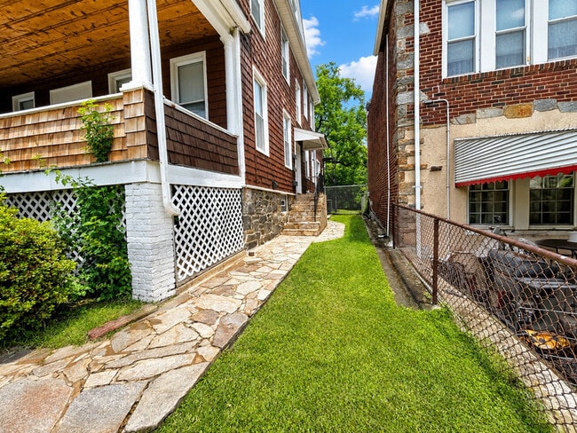 Building Photo - 516 Beaumont Ave