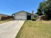Building Photo - Spacious 3 Bed/2 Bath NE Bakersfield Home w/ RBP & $0 Deposit Option