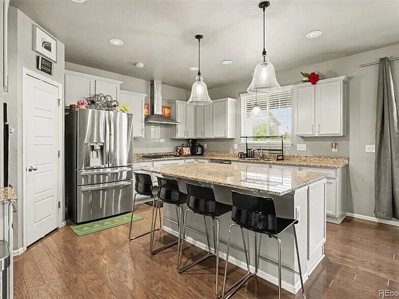 Building Photo - 8835 Foxfire St