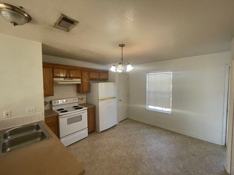 Building Photo - 211 N 3rd St