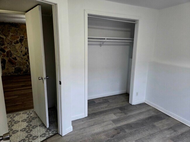 Building Photo - 1968 E 5850 S