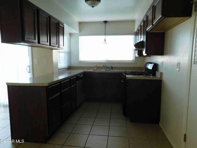 Building Photo - 225 3 Rivers Dr