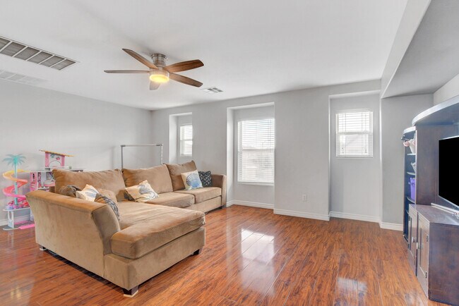 Building Photo - 5642 Breckenridge St