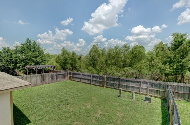 Building Photo - August Pre-Lease! Beautiful 3 Bed, 2 Bath ...