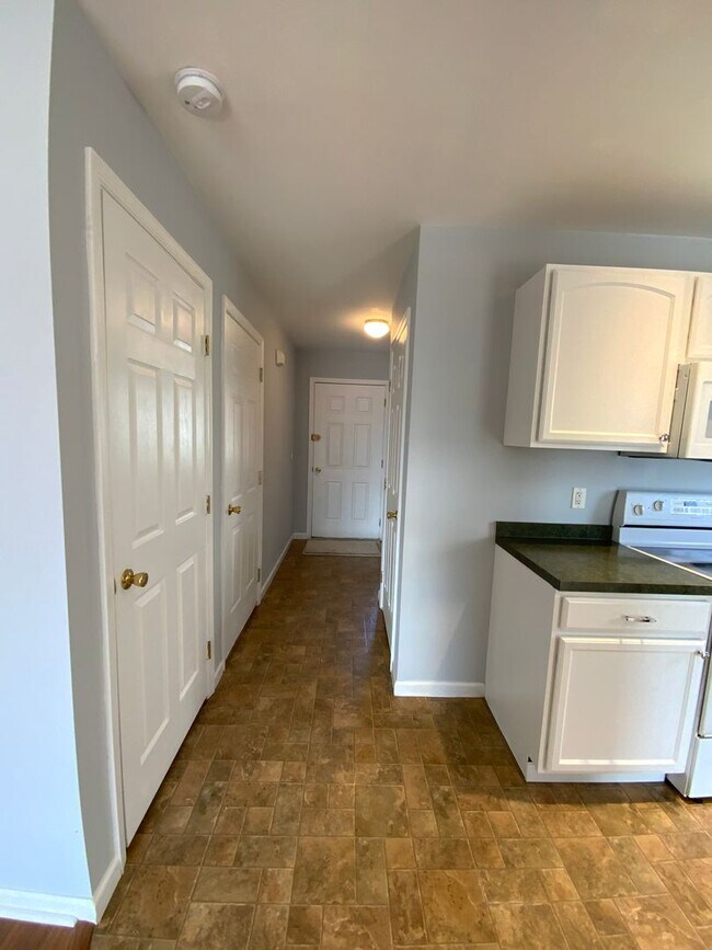 Building Photo - Great town home in Sterling Place