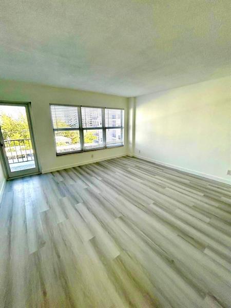 Building Photo - 405 N Ocean Blvd