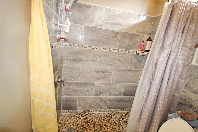 Building Photo - Remodeled Furnished 2 bed / 2 Bath Ohana in Waiehu - Includes Most Utilities