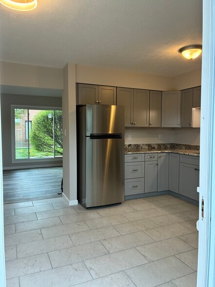 Building Photo - 1204 Hollowbrook Dr