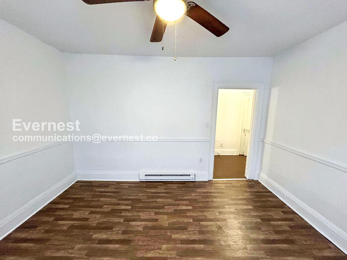 Building Photo - 802 E Broadway