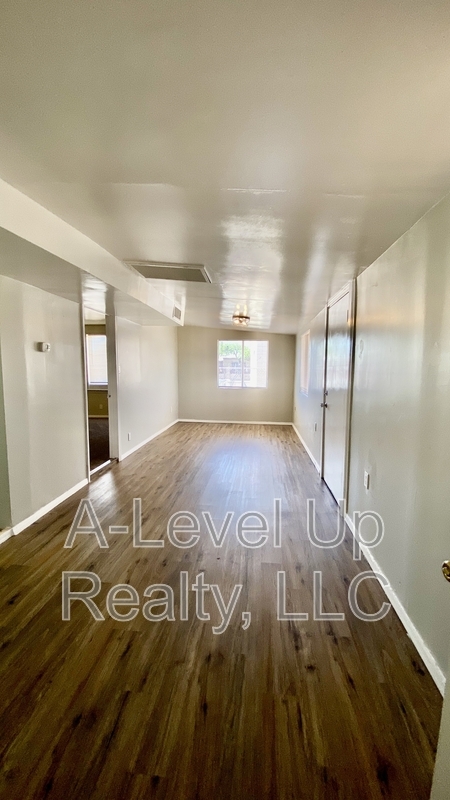 Building Photo - 3909 S 14th Ave