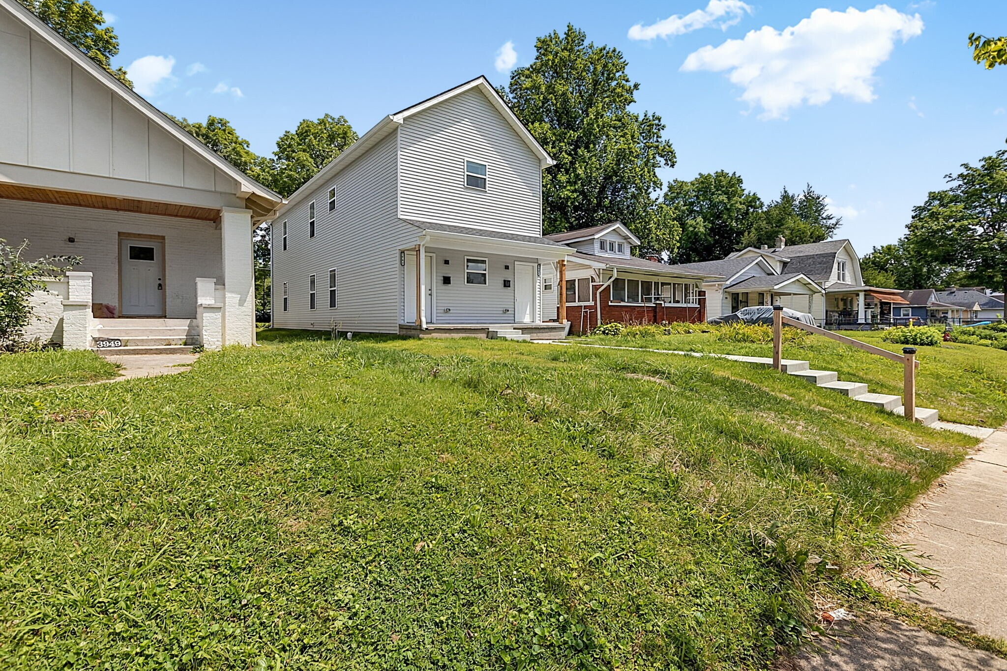 Building Photo - 3947 Rookwood Ave