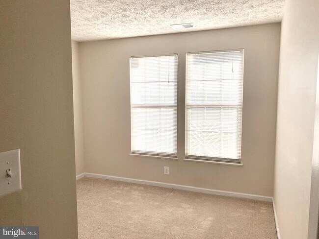 Building Photo - 2450 Apple Blossom Ln