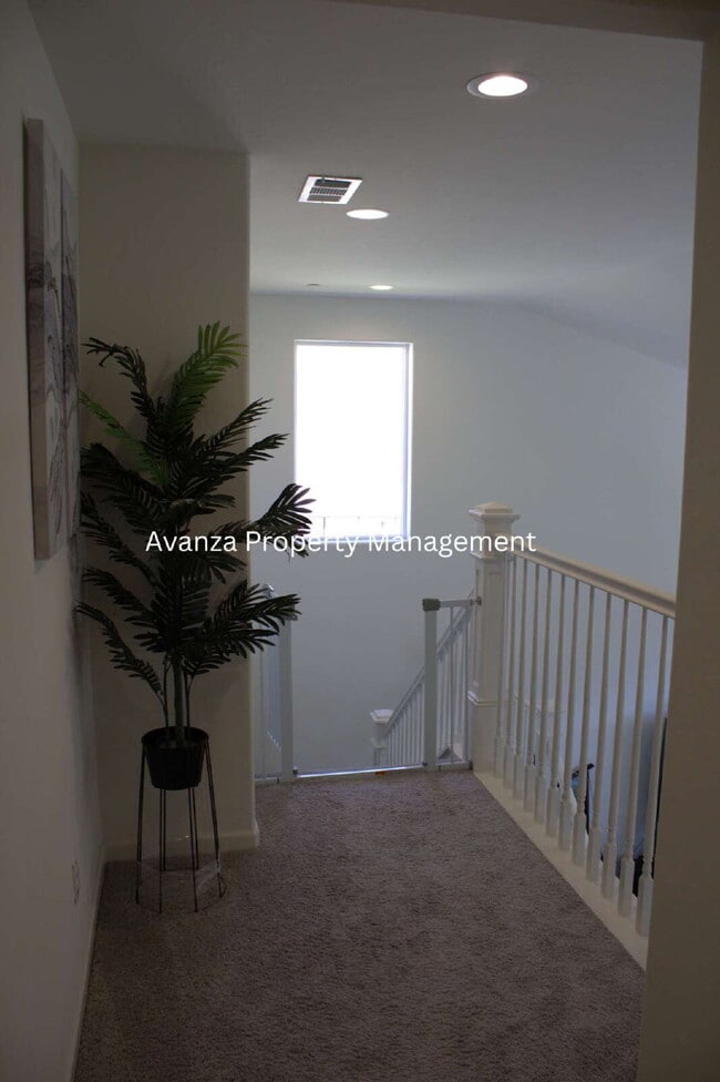 Building Photo - 1 Year Lease 4 Bed  3 Bath  Rent: $2,695 D...