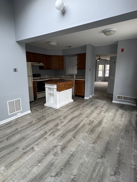 Building Photo - 180 Leedom Way