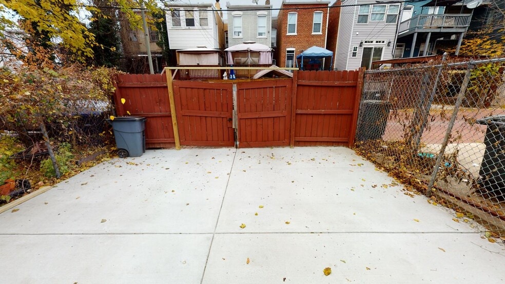 Building Photo - Stunningly renovated Bloomingdale townhous...
