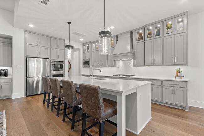 Building Photo - 902 Falcon Hollow Ln