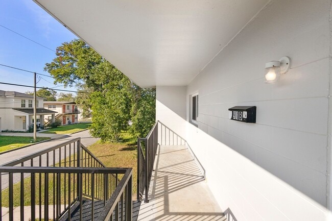 Building Photo - 901 Colyer St