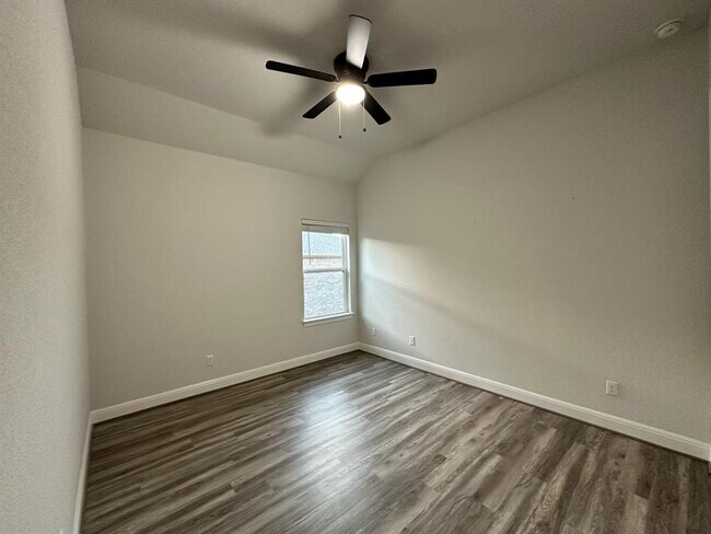 Building Photo - 240 Brentwood Dr