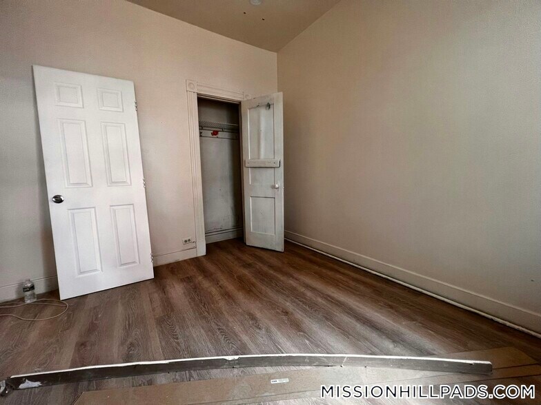 Building Photo - 127 Harrishof St