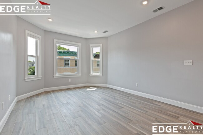 Building Photo - 144 Sutherland Rd