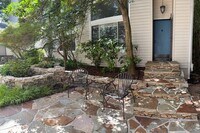 Building Photo - Centrally Located 2 BED/1.5 BATH TOWNHOME ...