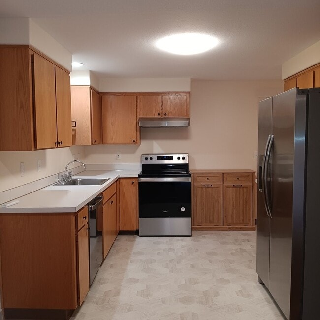 Building Photo - Outstanding Keizer Duplex is Ready For You!