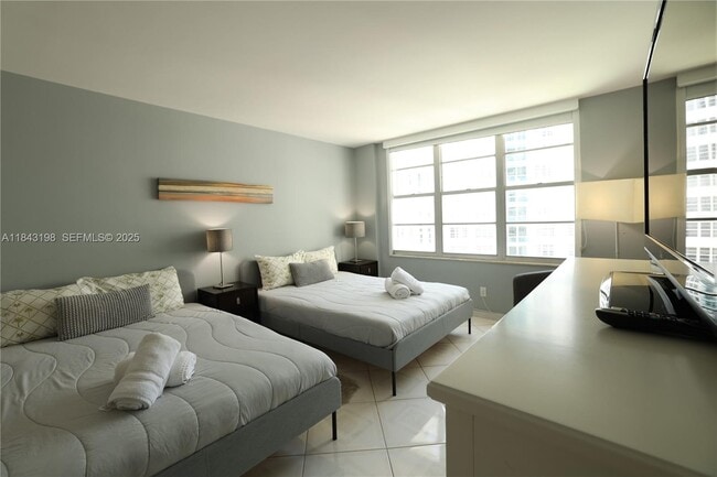 Building Photo - 5151 Collins Ave