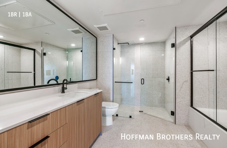 Building Photo - 3686 Overland Ave