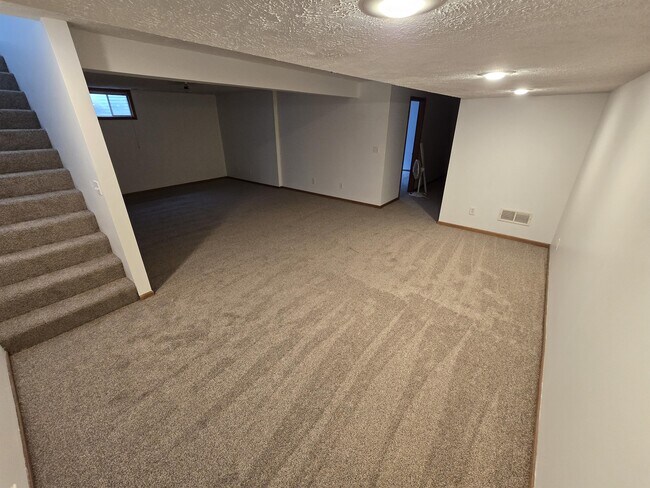 Building Photo - 748 W Belmont Ave