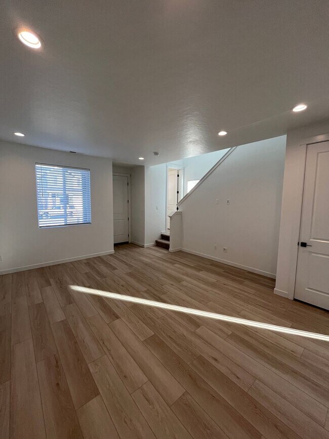 Building Photo - BRAND NEW 3 Bed 2.5 Bath Townhome