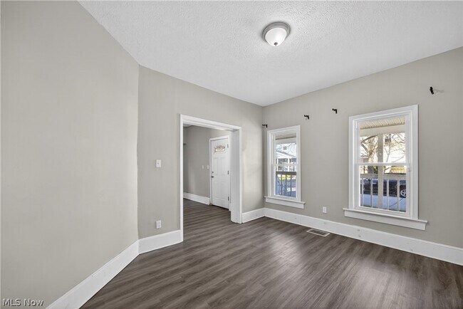 Building Photo - 1566 Winchester Ave