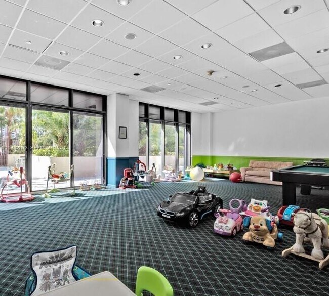 Building Photo - 1450 Brickell Bay Dr