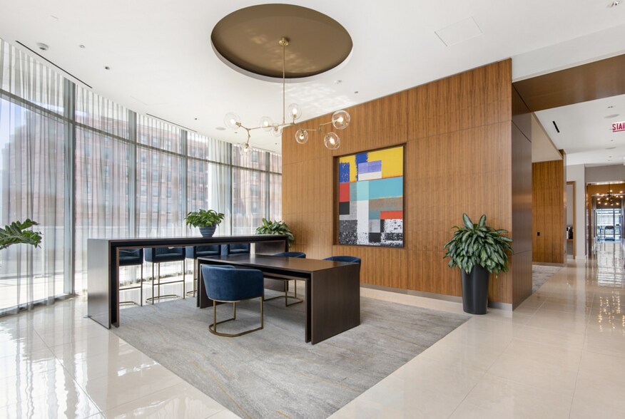 Building Photo - 1212 N La Salle Dr