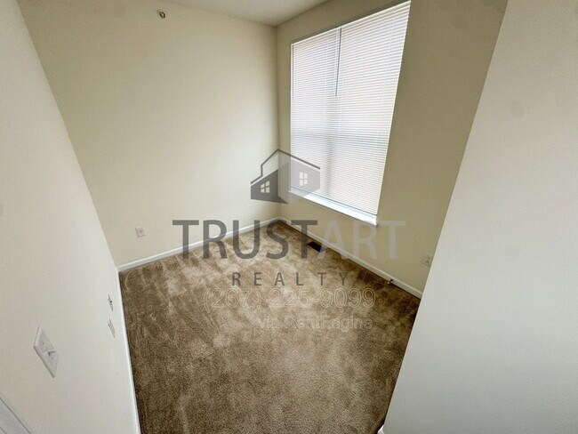 Building Photo - 1327 S 27th St