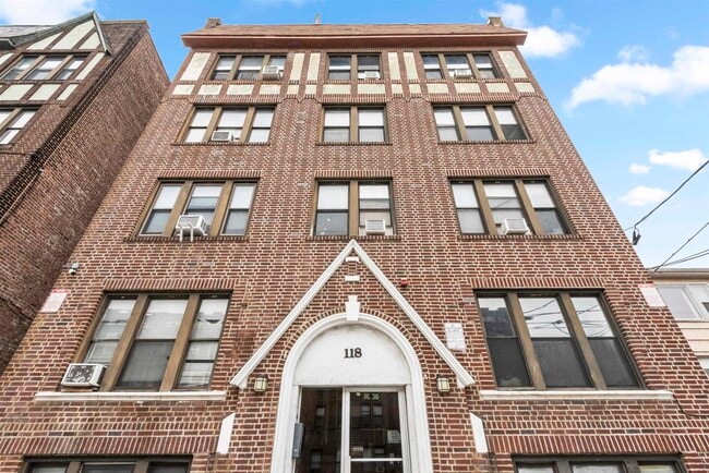 Building Photo - 118 Corbin Ave