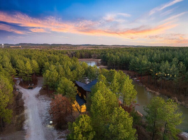 Building Photo - 222 Lost Creek Trl