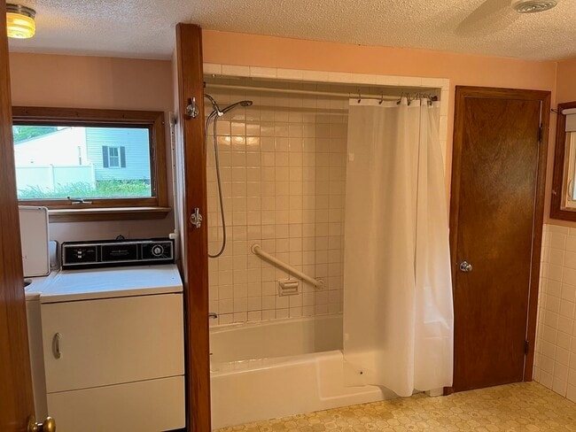 Building Photo - 46 Boudreau Ave