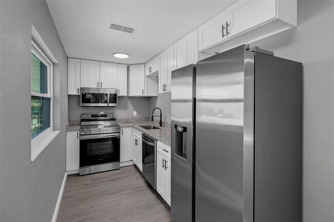 Building Photo - 315 Bayview St