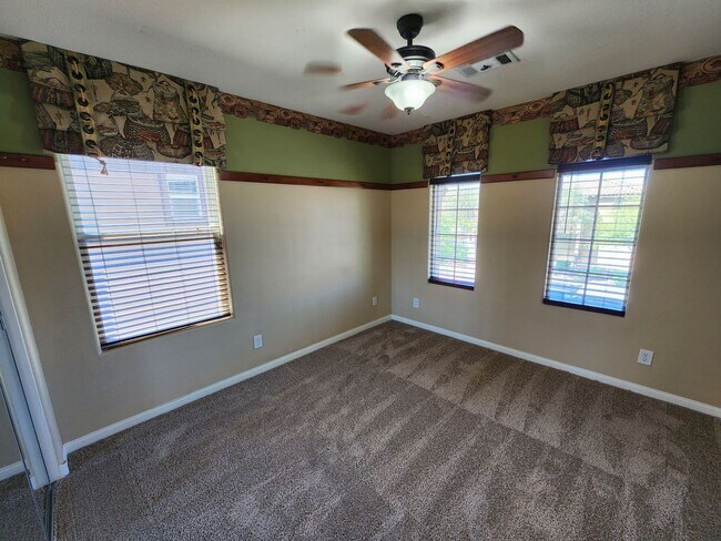 Building Photo - Stunning 4 Bed 3 Bath 2 Story Home with Loft