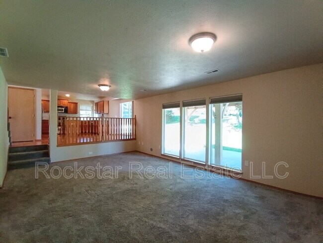Building Photo - 6720 S Moran View St